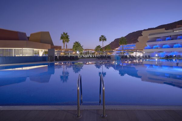 Radisson Blu Resort & Spa Mogan - Mogan, Gran Canaria - On The Beach